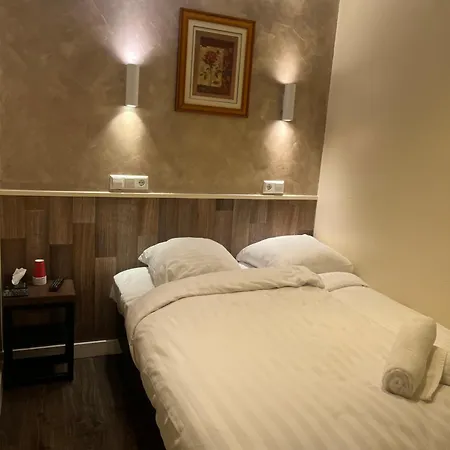 Budget Dam Hotel 2*