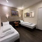 Dam Hotell 2*